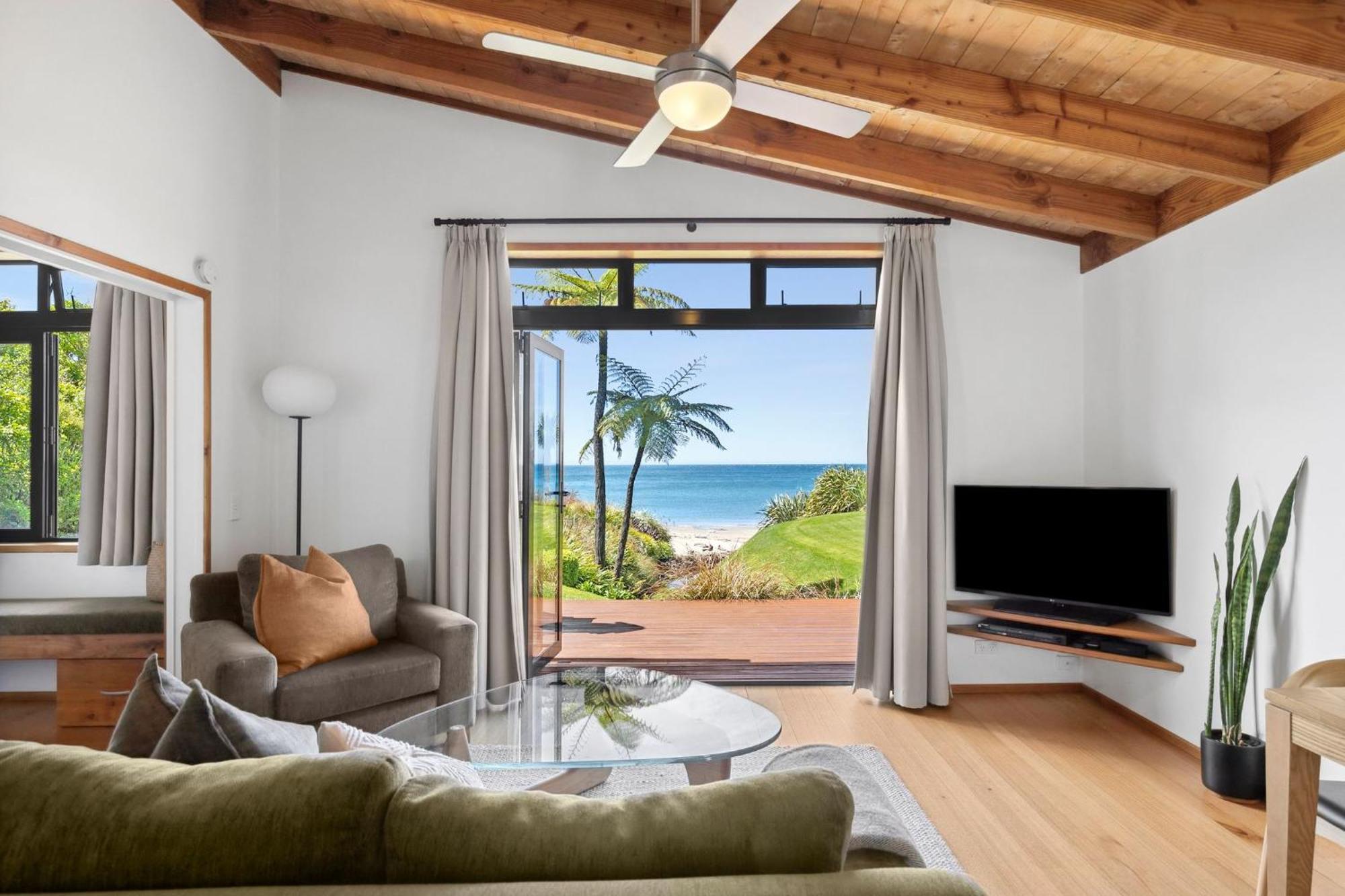 Adrift In Golden Bay- Absolute Beachfront Villas (Adults Only) Collingwood Extérieur photo