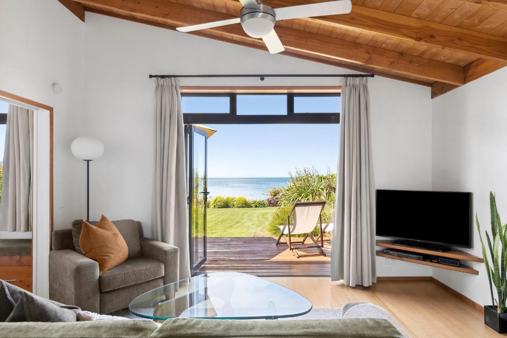 Adrift In Golden Bay- Absolute Beachfront Villas (Adults Only) Collingwood Extérieur photo