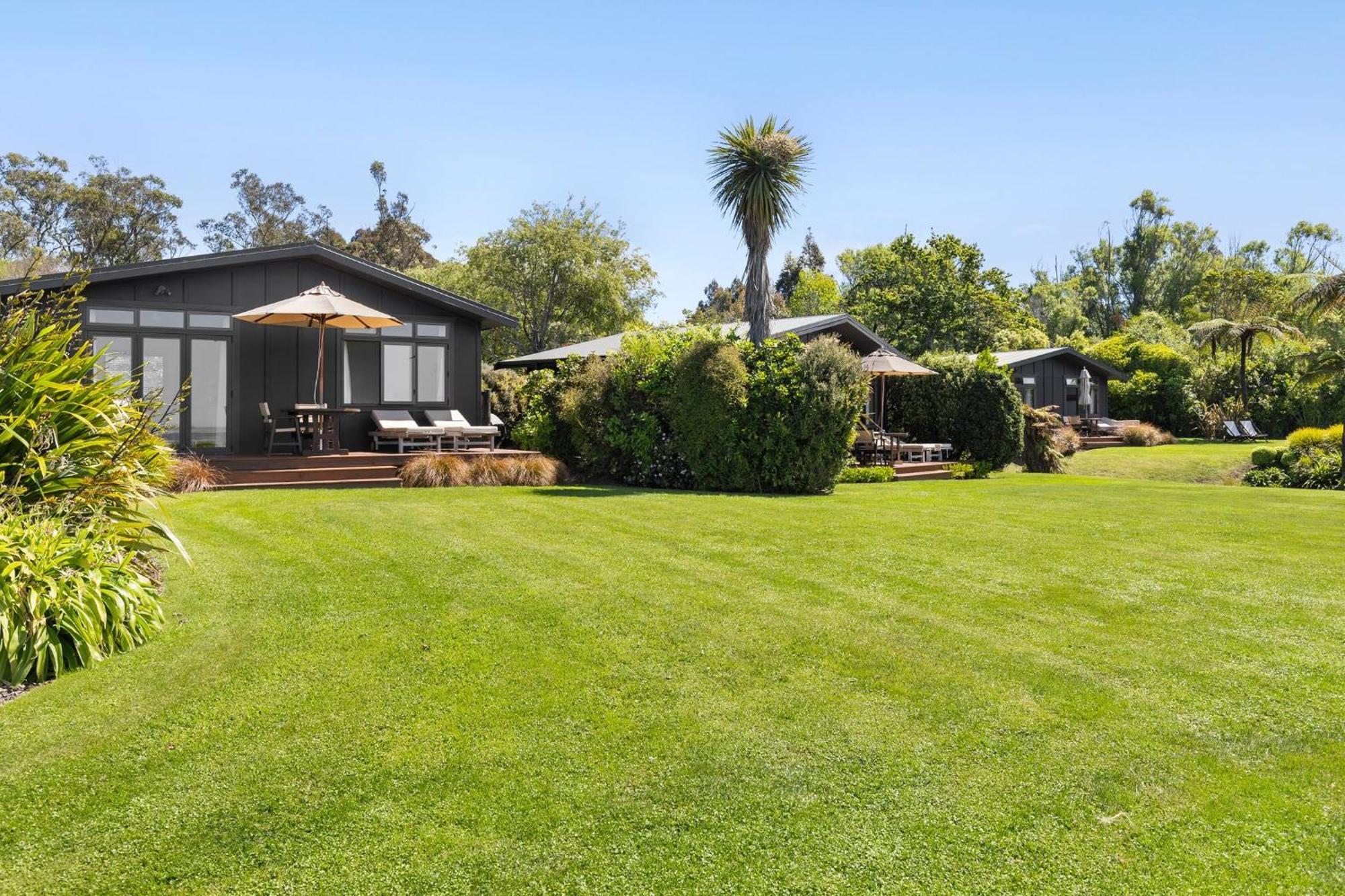 Adrift In Golden Bay- Absolute Beachfront Villas (Adults Only) Collingwood Extérieur photo