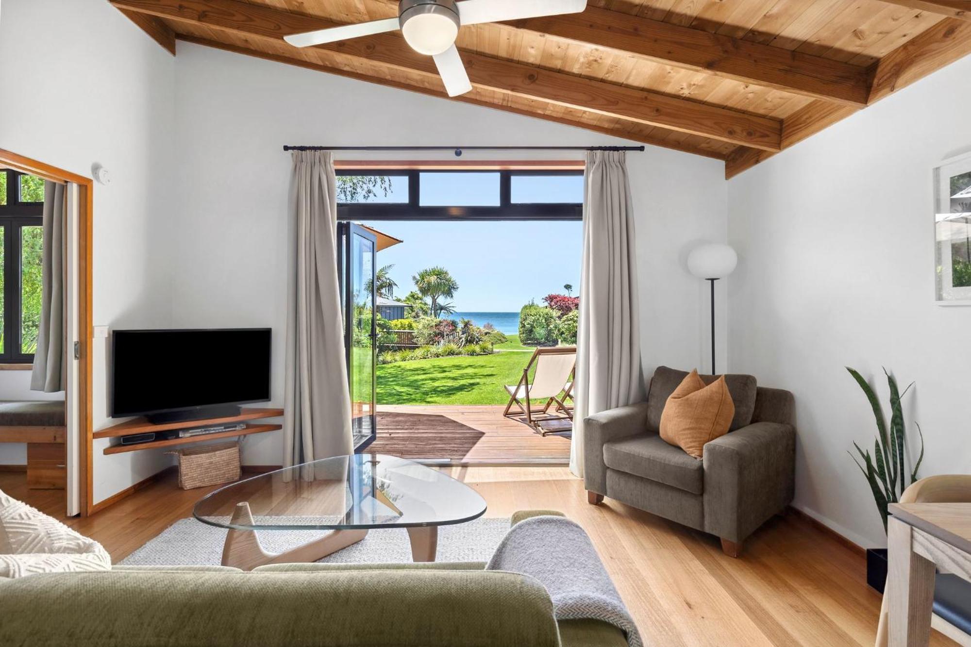 Adrift In Golden Bay- Absolute Beachfront Villas (Adults Only) Collingwood Extérieur photo
