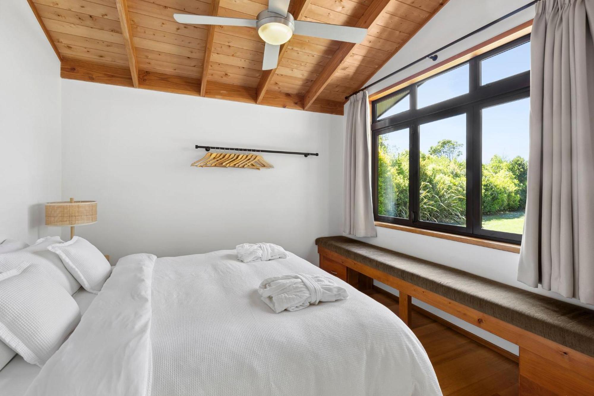 Adrift In Golden Bay- Absolute Beachfront Villas (Adults Only) Collingwood Extérieur photo